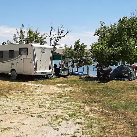 Camp Pere キャンプ場 *