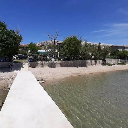 Camp Pere مكان تخييم *